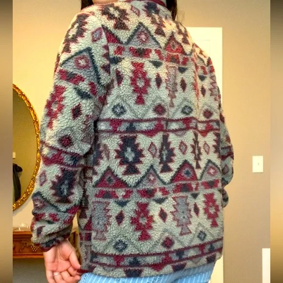 Aztec Pullover - Picture 4 of 4